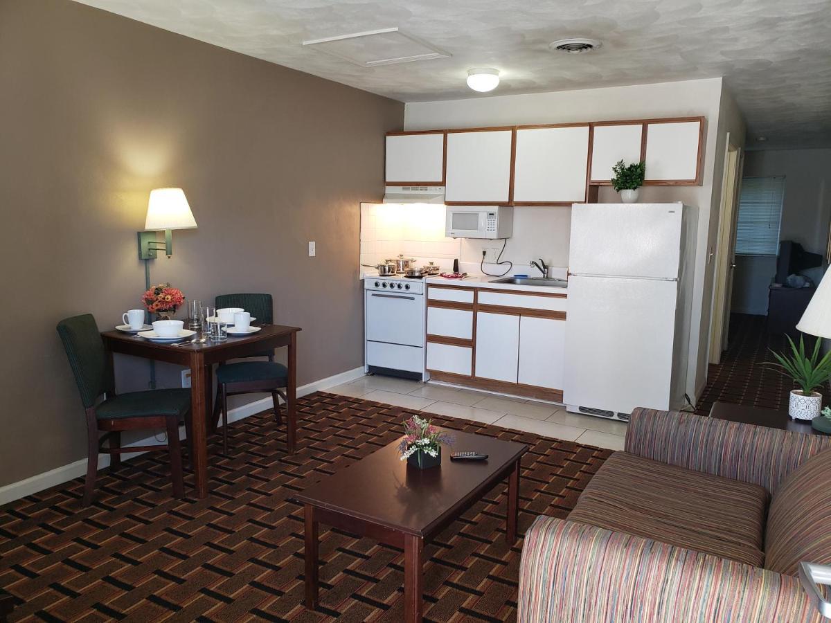 Affordable Suites Бърлингтън Екстериор снимка